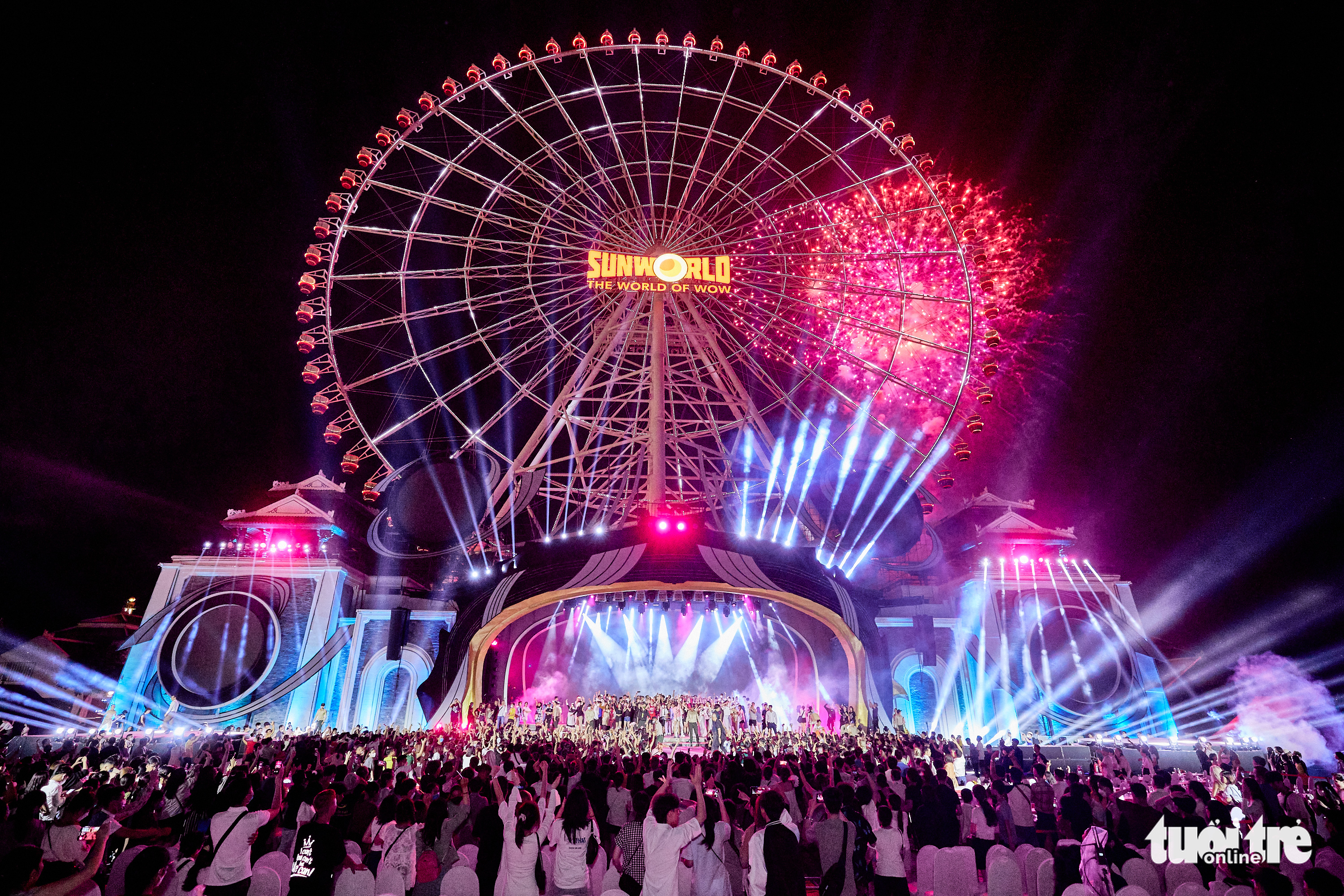 Fireworks light up sky as 20,000 attend music festival in Da Nang | Tuoi  Tre News