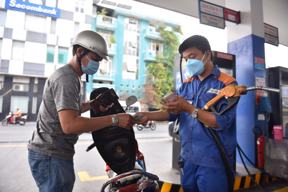 Vietnam’s gasoline prices down by $0.13 per liter, deepest cut so far this year
