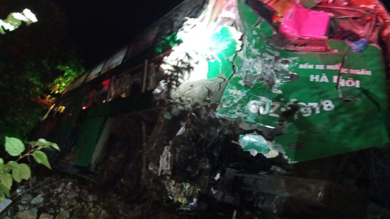 3 dead, 8 injured as truck rear-ends passenger bus in central Vietnam