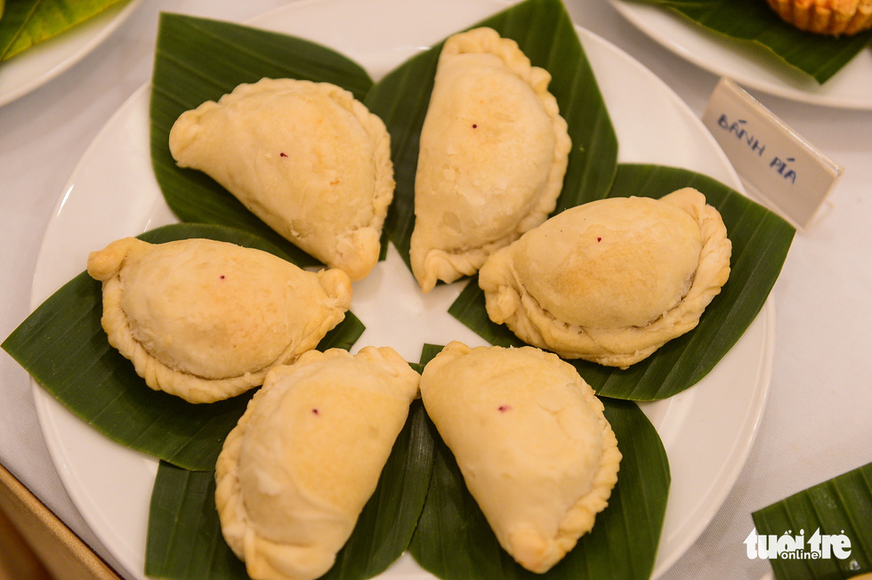 Banh quai vac – a Vietnamese crispy dumpling made from a mixture of flour, salt, sugar, while the filling includes minced pork and vegetables. Photo: Quang Dinh / Tuoi Tre