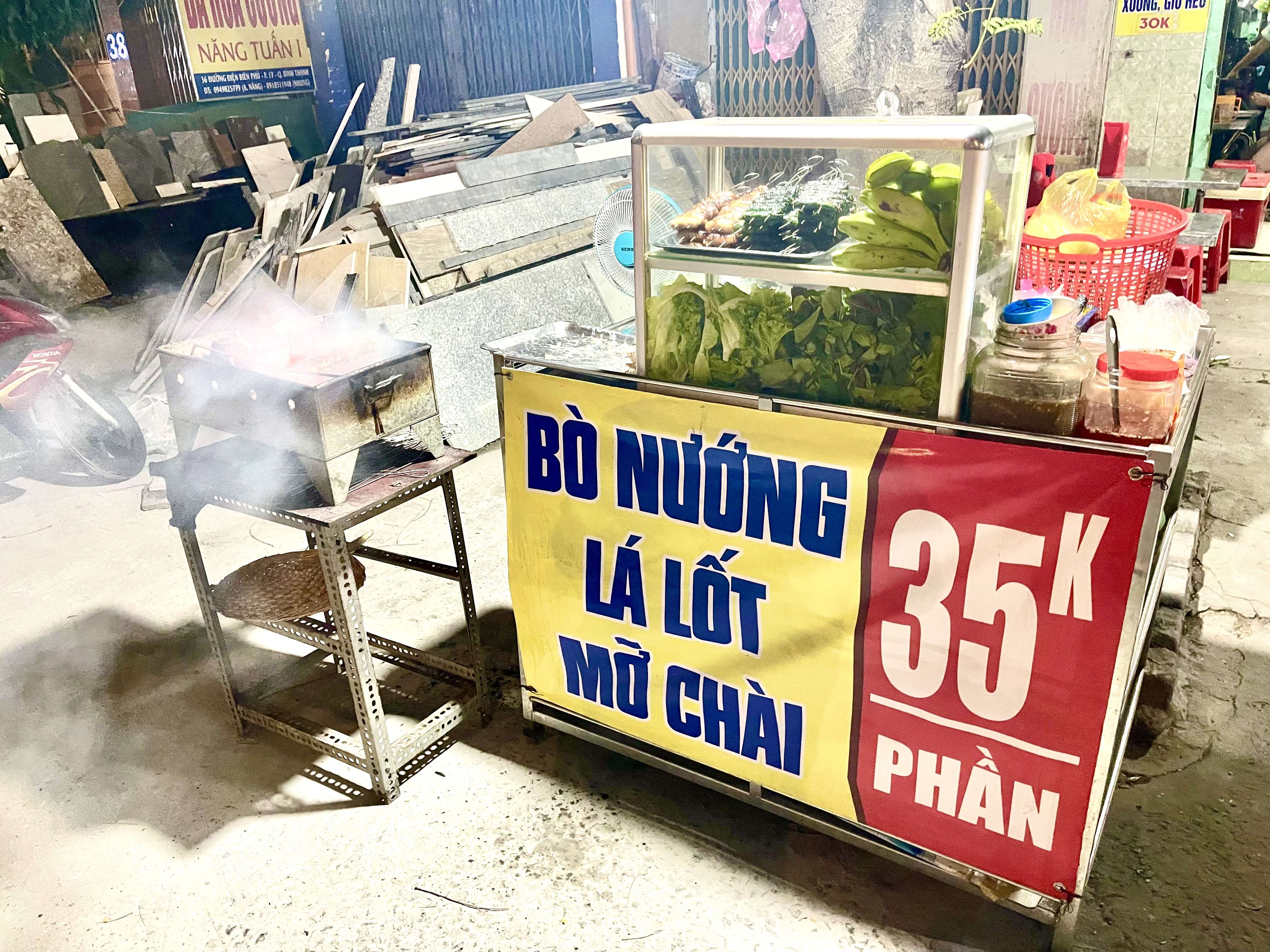 ‘Bò nướng lá lốt, mỡ chài’: The magical favor of beef rolls on the street of Vietnam