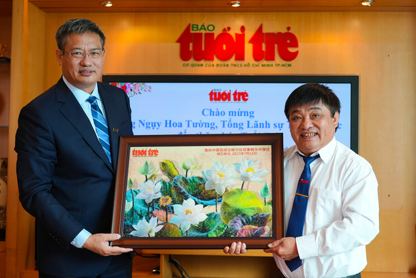 Chinese Consul General in Ho Chi Minh City visits Tuoi Tre headquarters