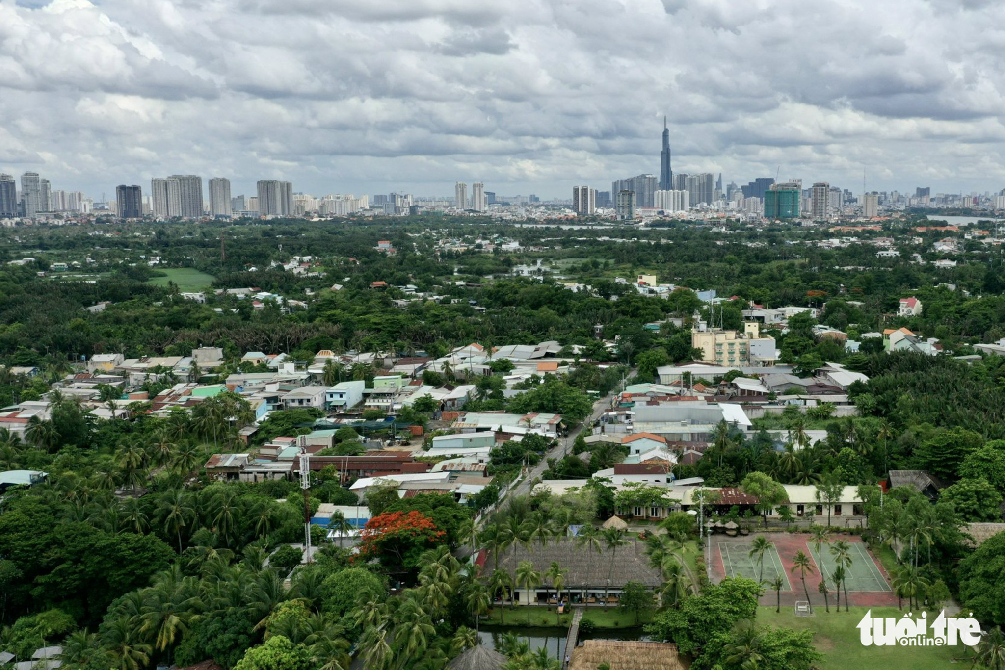 A bird's eye view of makeshift houses on Thanh Da peninsula in Binh Thanh District, Ho Chi Minh City. Photo: Huu Hanh / Tuoi Tre