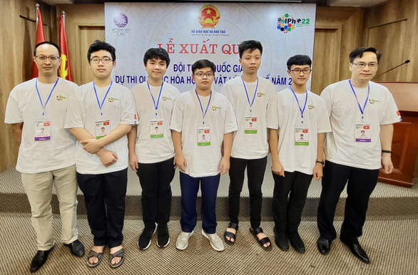 Vietnam’s first 10th grader strikes gold at Physics Olympiad