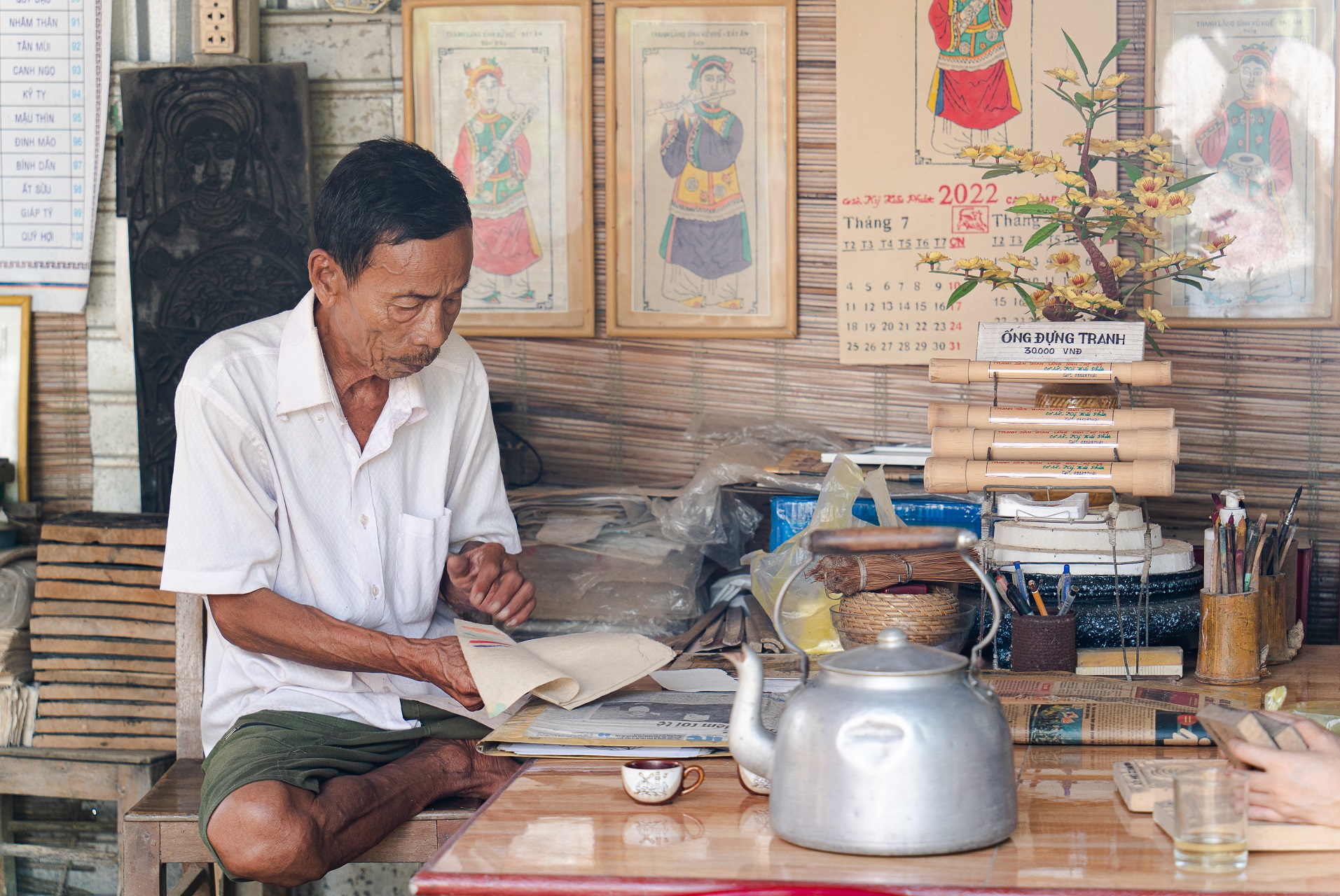 Artisan Ky Huu Phuoc is a former student of Hue High School for the Gifted, the most well-known school in the central province of Thua Thien-Hue. Photo: Nguyen Trung Au / Tuoi Tre News