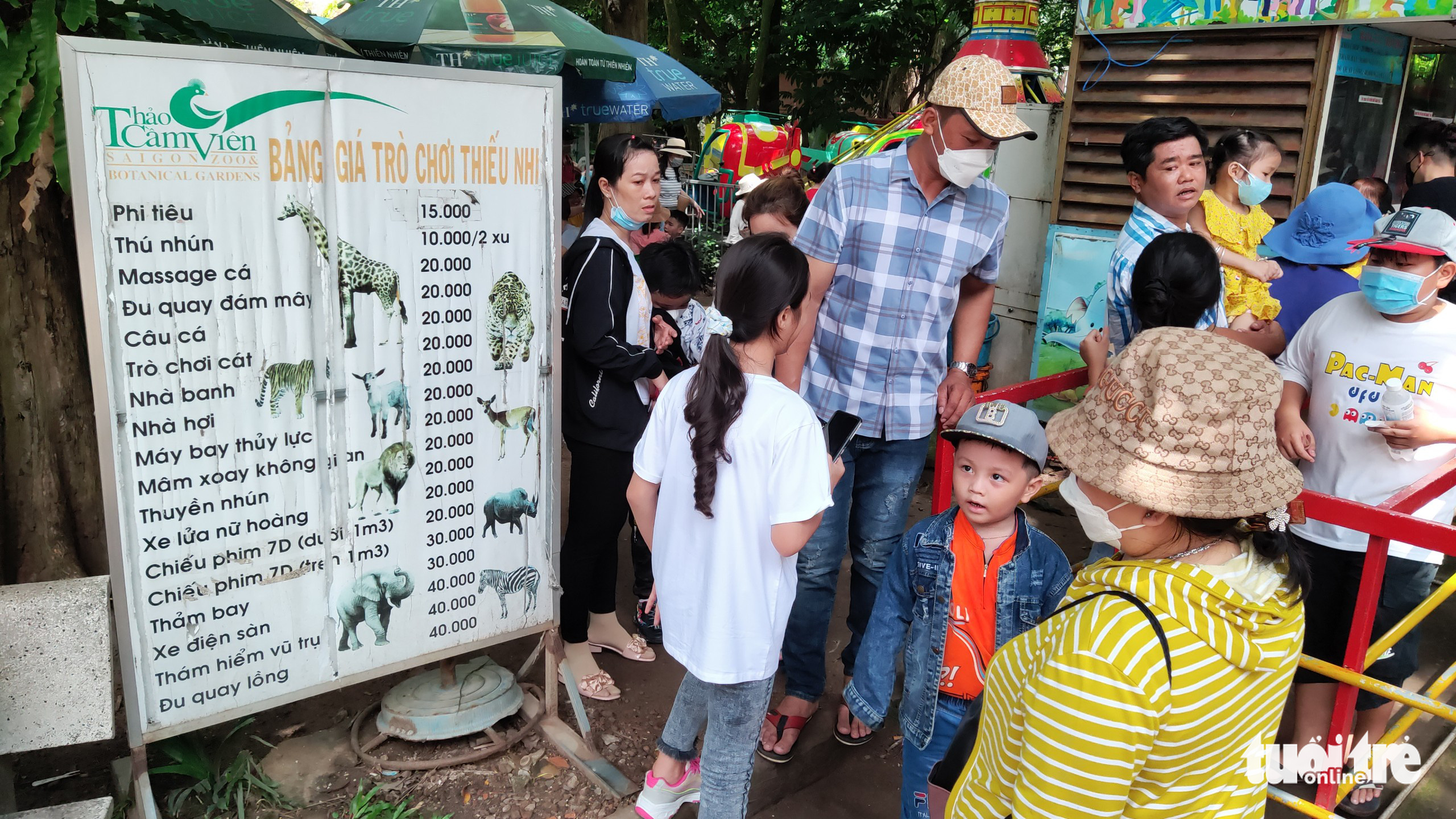 People visit the Saigon Zoo and Botanical Gardens in District 1, Ho Chi Minh City, July 17, 2022. Photo: N. Tri / Tuoi Tre