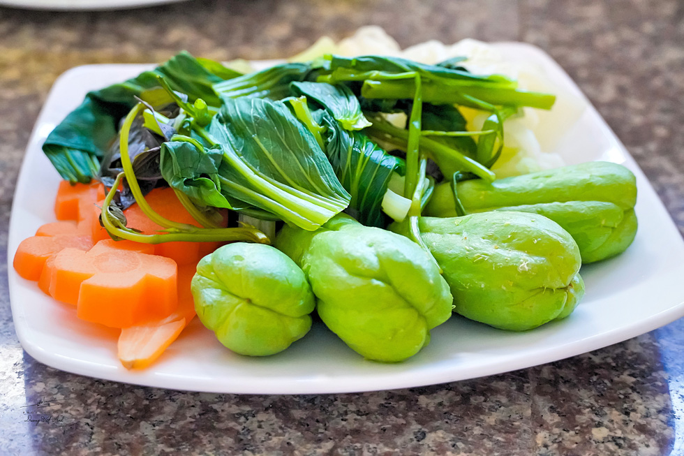 With a year-round cool climate, Cam Mountain is a suitable land to grow vegetables and fruits, particularly chayote. Dishes made from chayote are one of the local specialties of the land. Photo: Duong Viet Anh / Tuoi Tre