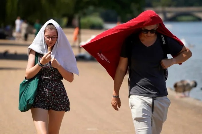 The high temperatures have triggered an unprecedented red alert in much of England, where some rail lines were closed as a precaution and schools shuttered in some areas. Photo: AFP