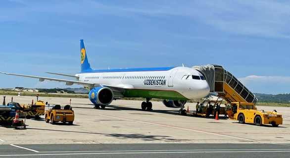 An Uzbekistan Airways plane carrying 140 passengers from Uzbekistan is pictured at Cam Ranh International Airport in Khanh Hoa, Vietnam. Photo: Hong Minh / Tuoi Tre
