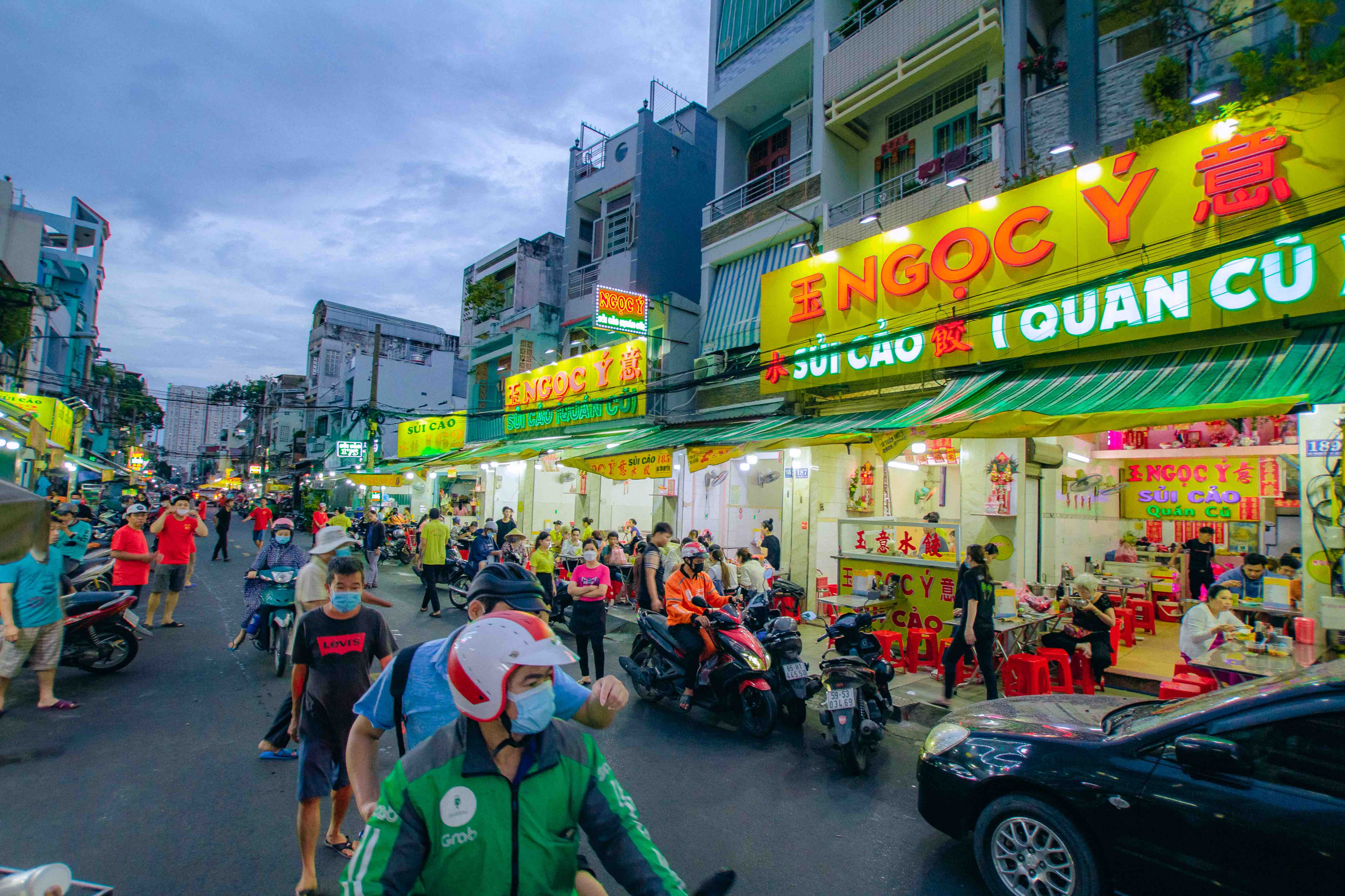 Diners would never regret visiting this 'shuijiao dumpling' street in Ho Chi Minh City