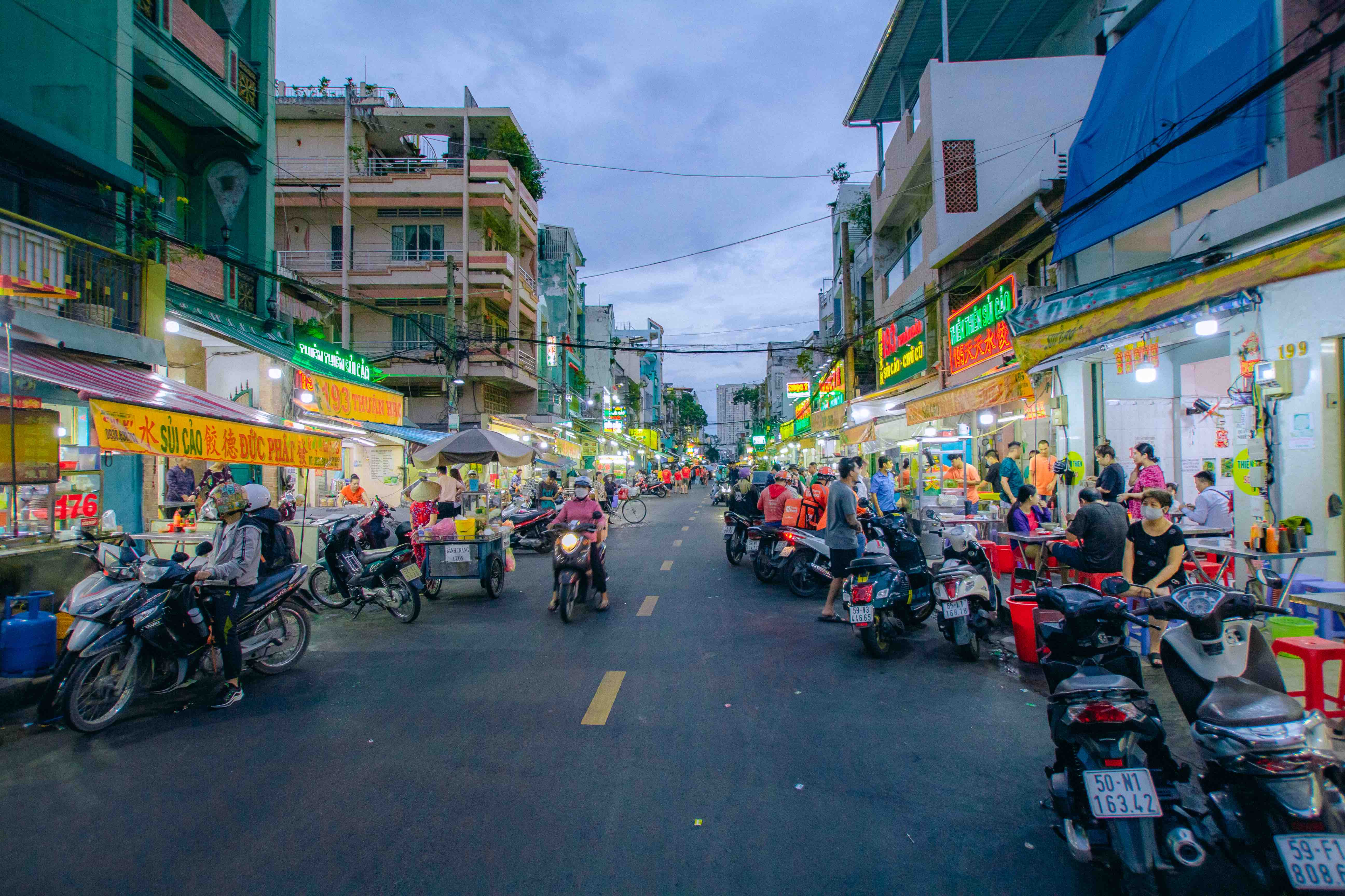 Dozen of shuijiao shops are located on Ha Ton Quyen Street in District 11, Ho Chi Minh City. Photo: Linh To / Tuoi Tre News
