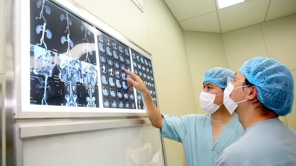 Vietnam surgeons save kidney patient with autotransplant procedure
