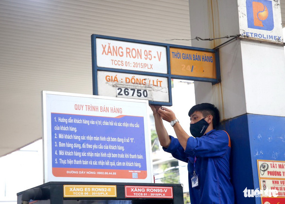Gasoline prices fall for second time this month in Vietnam