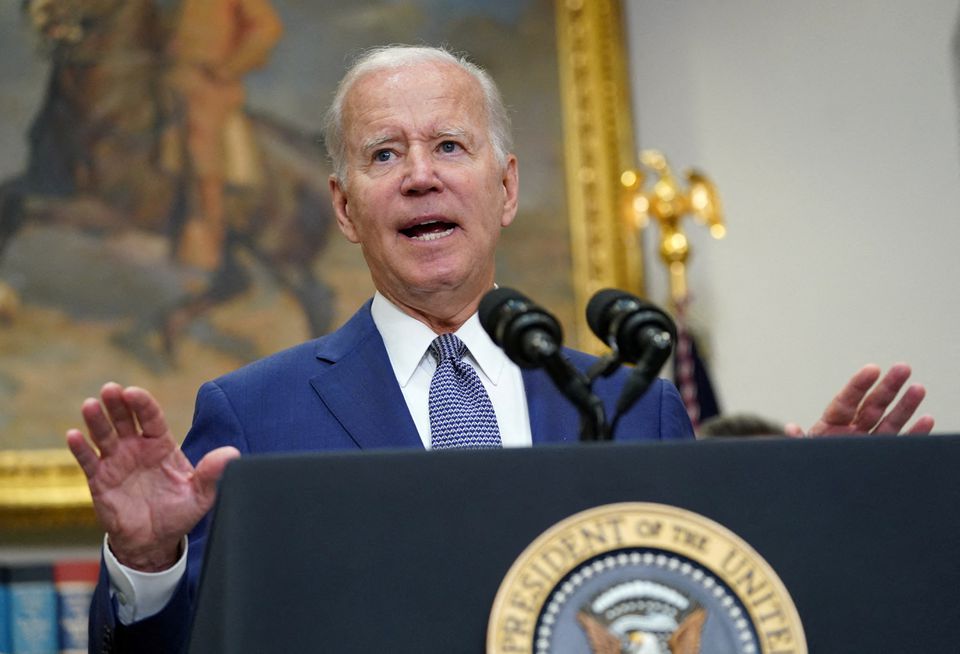 biden-has-sore-throat-and-body-aches-but-covid-symptoms-improving