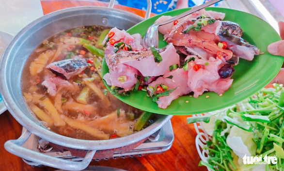 Grouper hotpot is among Hon Nghe’s signature dishes. Photo. C.Cong / Tuoi Tre