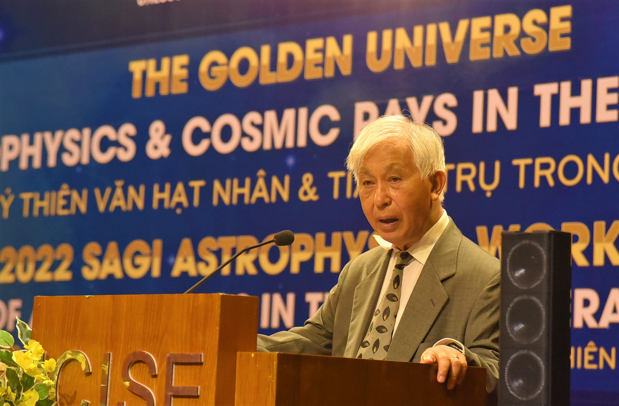 Prof. Tran Thanh Van delivers a remark at the opening of two international workshops on astrophysics in Quy Nhon City, Binh Dinh Province, Vietnam, July 25, 2022. Photo: Lam Thien / Tuoi Tre