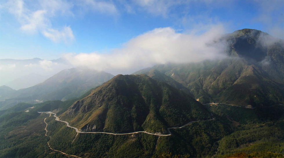 Connecting the provinces of Lao Cai and Lai Chau, the 50-kilometer-long O Quy Ho Pass is the longest mountain pass in Vietnam.  Its roadway is both rugged and majestic. Photo: Supplied