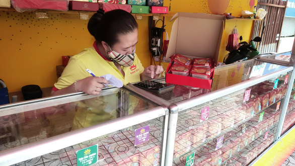 As mooncake prices rise, traders worry over low demand in Vietnam
