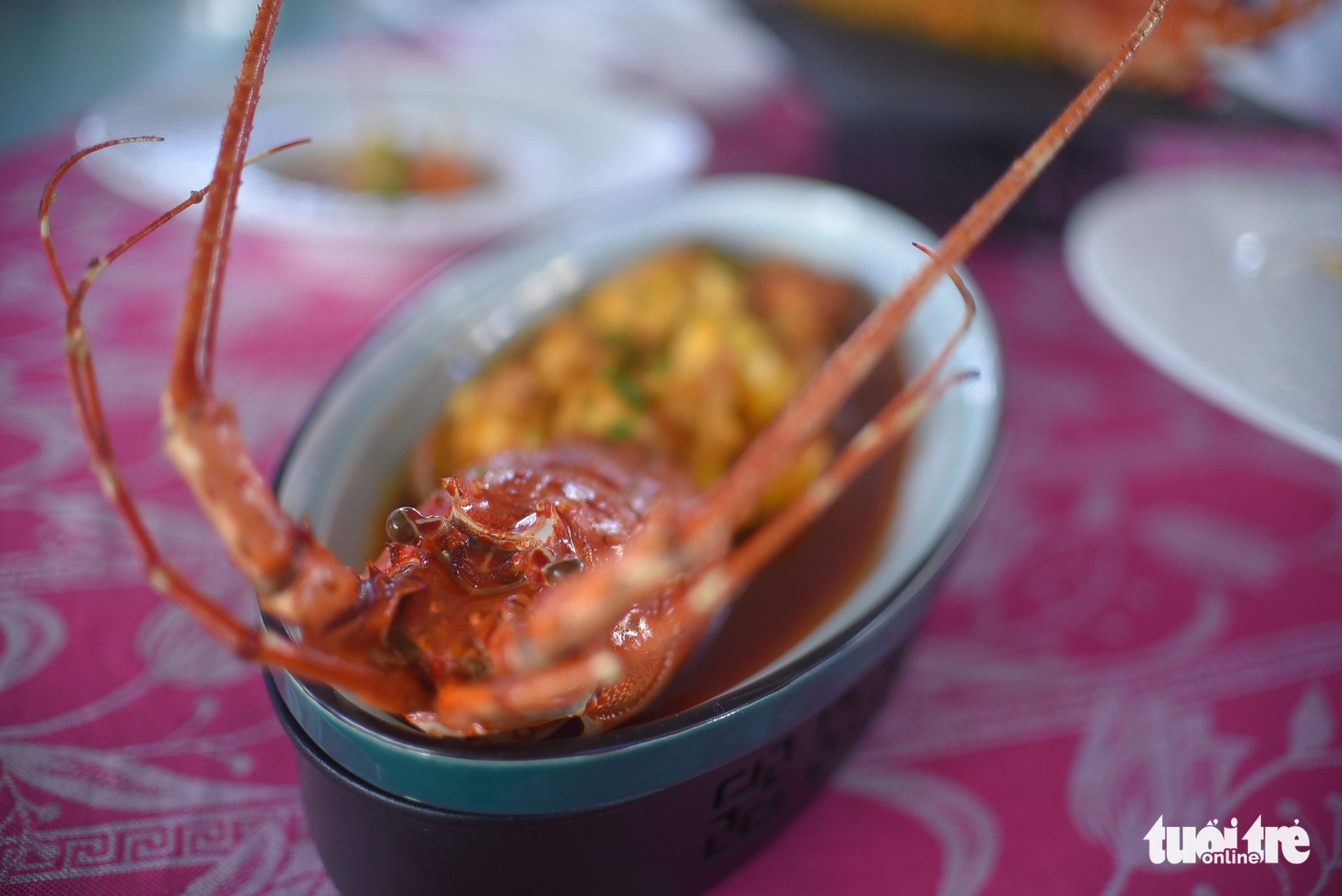 A lobster soup on display at a culinary contest in Phu Yen Province, Vietnam, July 31, 2022. Photo: Lam Thien / Tuoi Tre