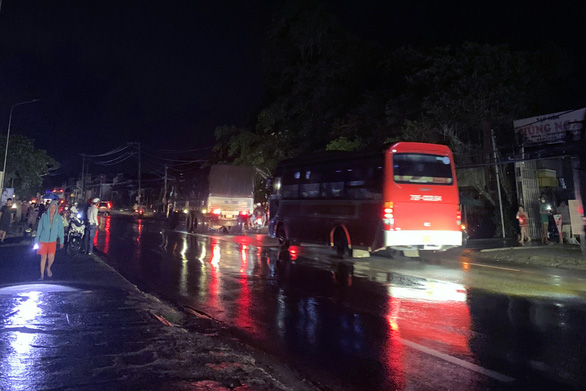 The incident caused a power failure for thousands of households in Dong Nai Province, southern Vietnam. Photo: N.D. / Tuoi Tre