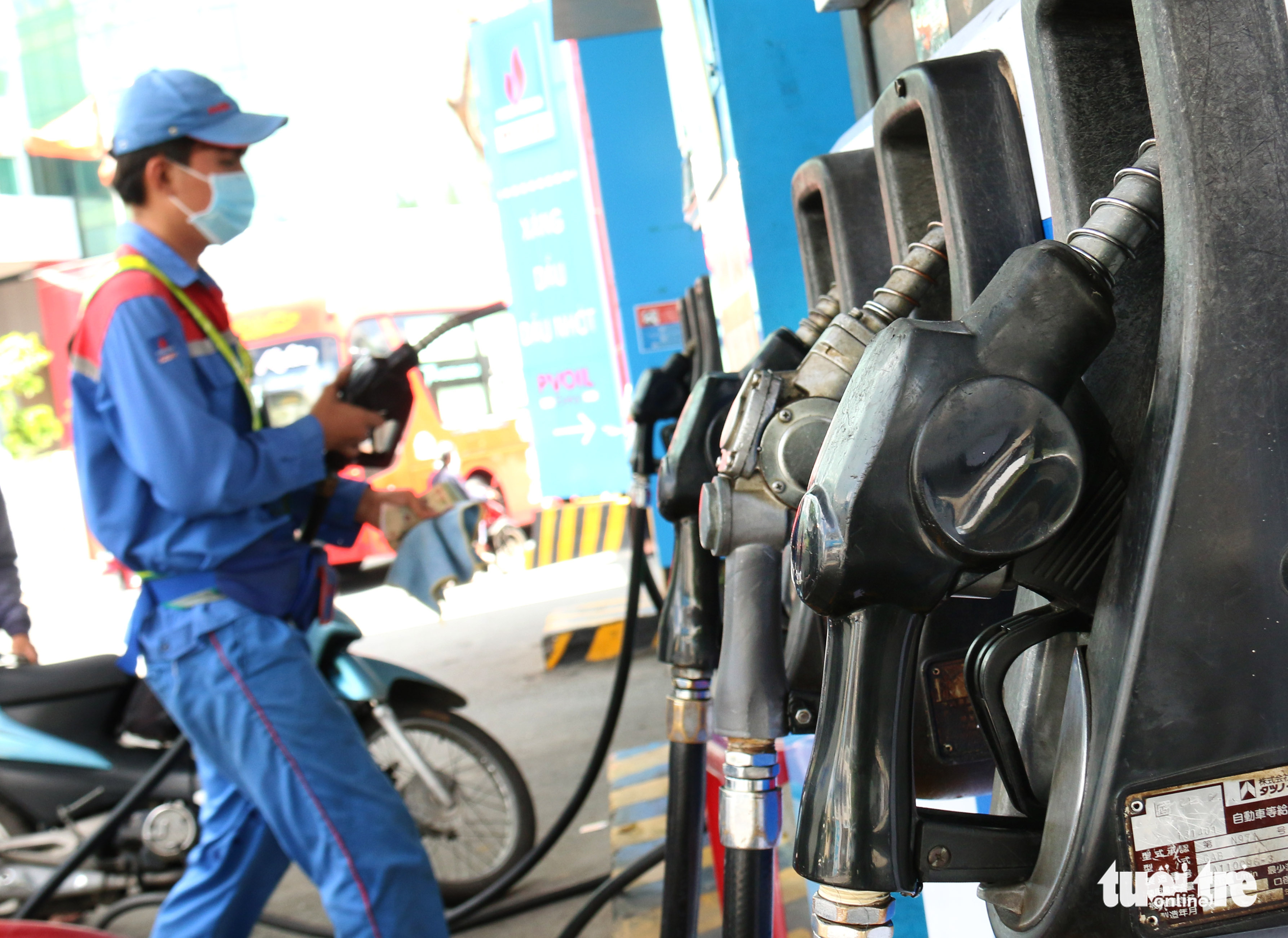 Vietnam petrol prices drop for fourth consecutive time