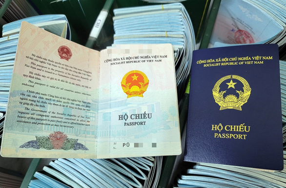 Spain suspends granting visas for new Vietnamese passports