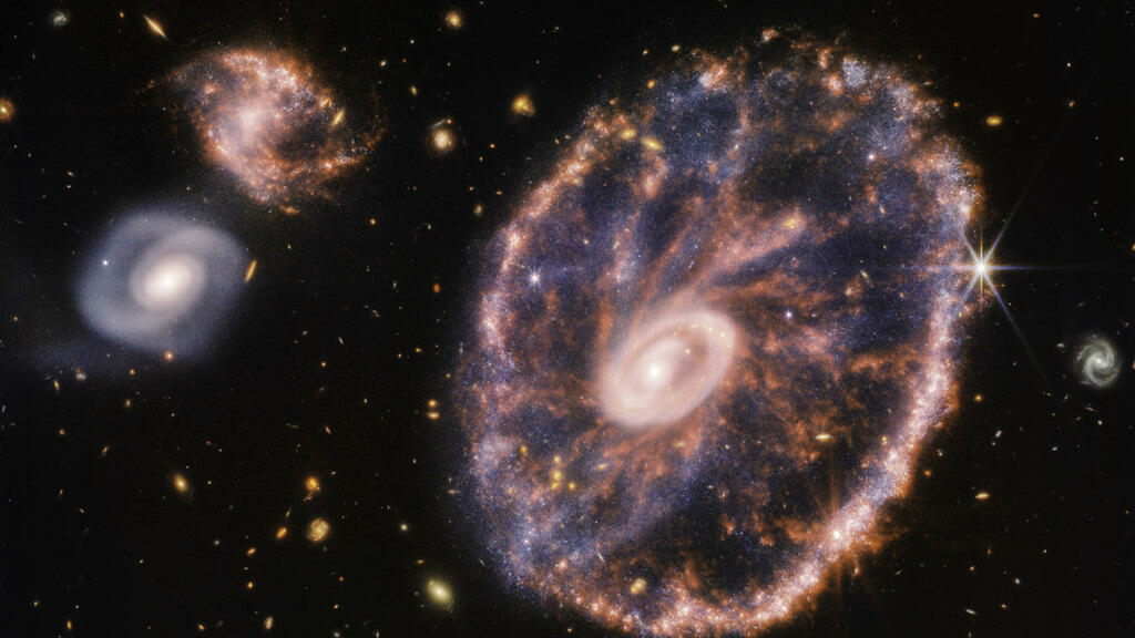 Webb telescope captures colorful Cartwheel Galaxy