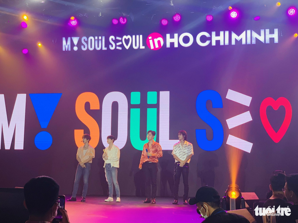 Members of South Korean band HIGHLIGHT perform on the stage at My Soul Seoul event at the GEM Center in District 1, Ho Chi Minh, Vietnam, on August 2, 2022. Photo: Hoai Phuong / Tuoi Tre