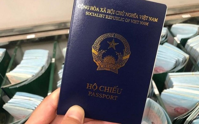 Spain backpedals on denial of Vietnam’s new passport