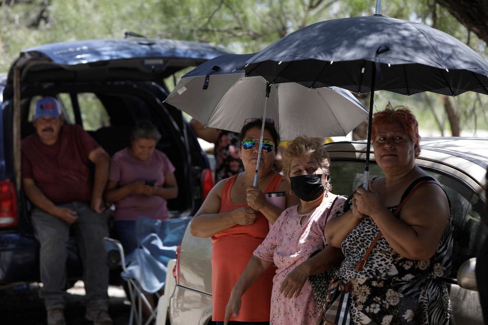 Relatives of miners wait for news about their loved ones outside the facilities of a coal mine where a mine shaft collapsed leaving miners trapped, in Sabinas, Coahuila state, Mexico, August 7, 2022. Photo: Reuters