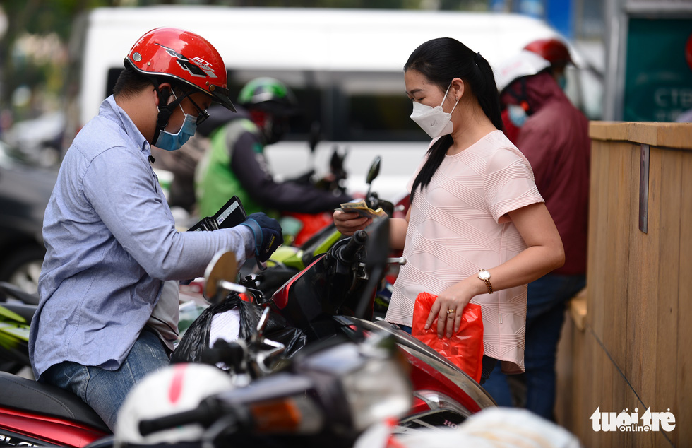 Many online vendors on social networks and ecommerce platforms have sought ways to evade paying taxes or pass the buck to buyers. Photo: Quang Dinh / Tuoi Tre