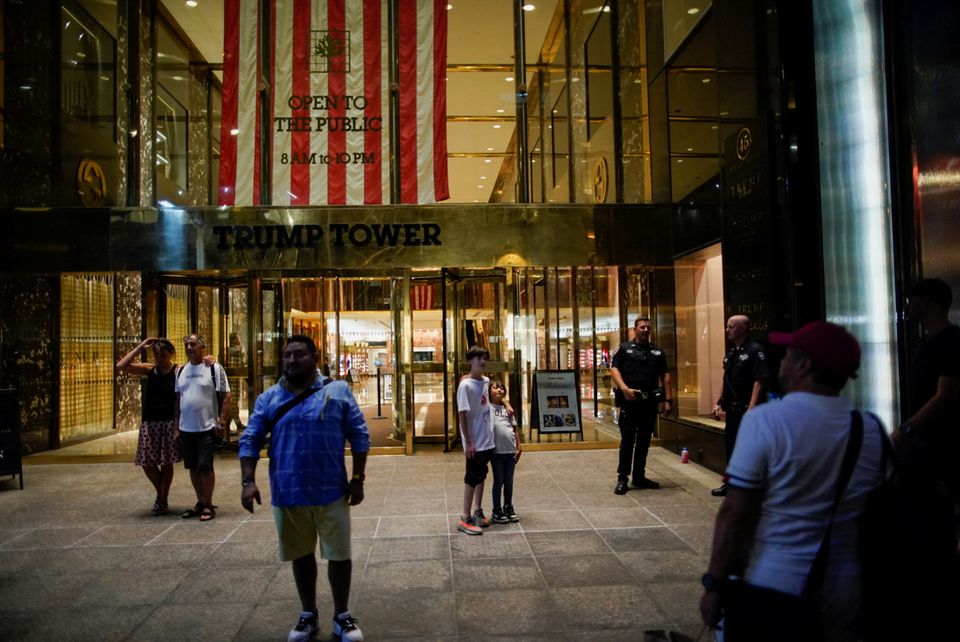 People and police officers stand outside Trump Tower after former U.S. President Donald Trump said that FBI agents raided his Mar-a-Lago Palm Beach home, in New York City, U.S., August 8, 2022. Photo: Reuters