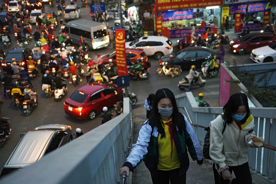 Manulife agent numbers in China, Vietnam slide on pandemic challenges, regulation