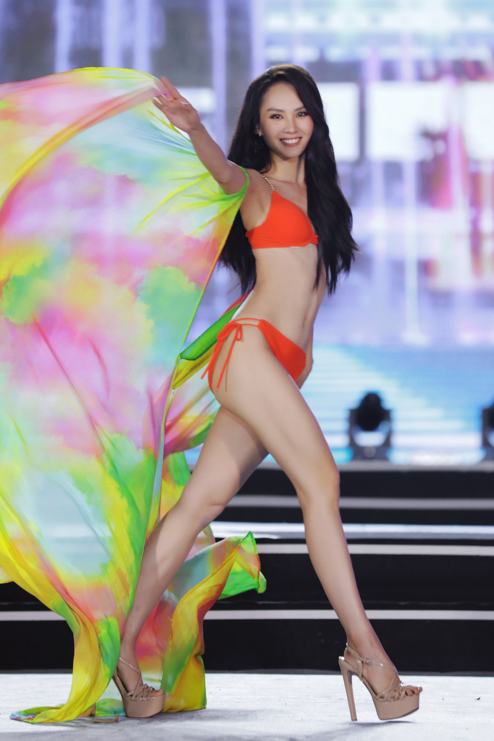 Huynh Nguyen Mai Phuong in her swimsuit during the swimsuit performance of Miss World Vietnam 2022. Photo: Hoai Phuong / Tuoi Tre