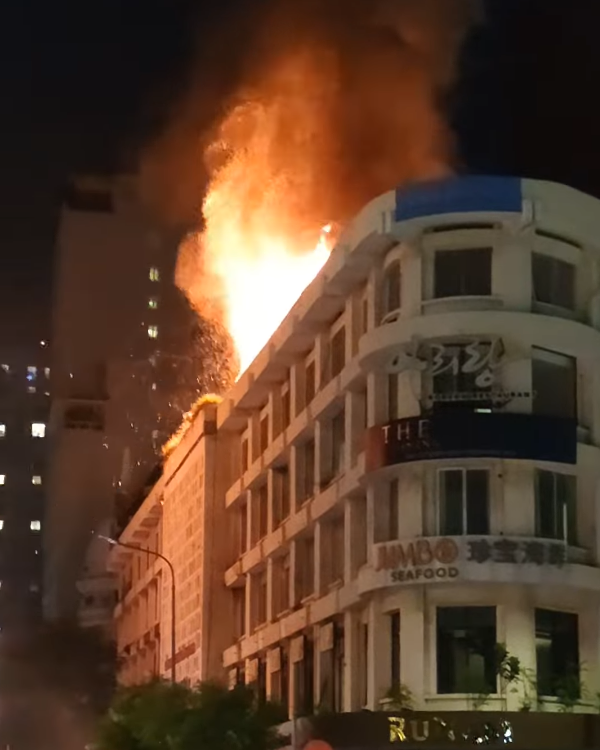 Ho Chi Minh City downtown building catches fire