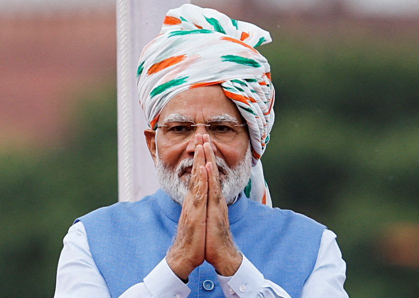 Indian Prime Minister Narendra Modi greets the crowd after addressing the nation during Independence Day celebrations at the historic Red Fort in Delhi, India, August 15, 2022. Photo: Reuters