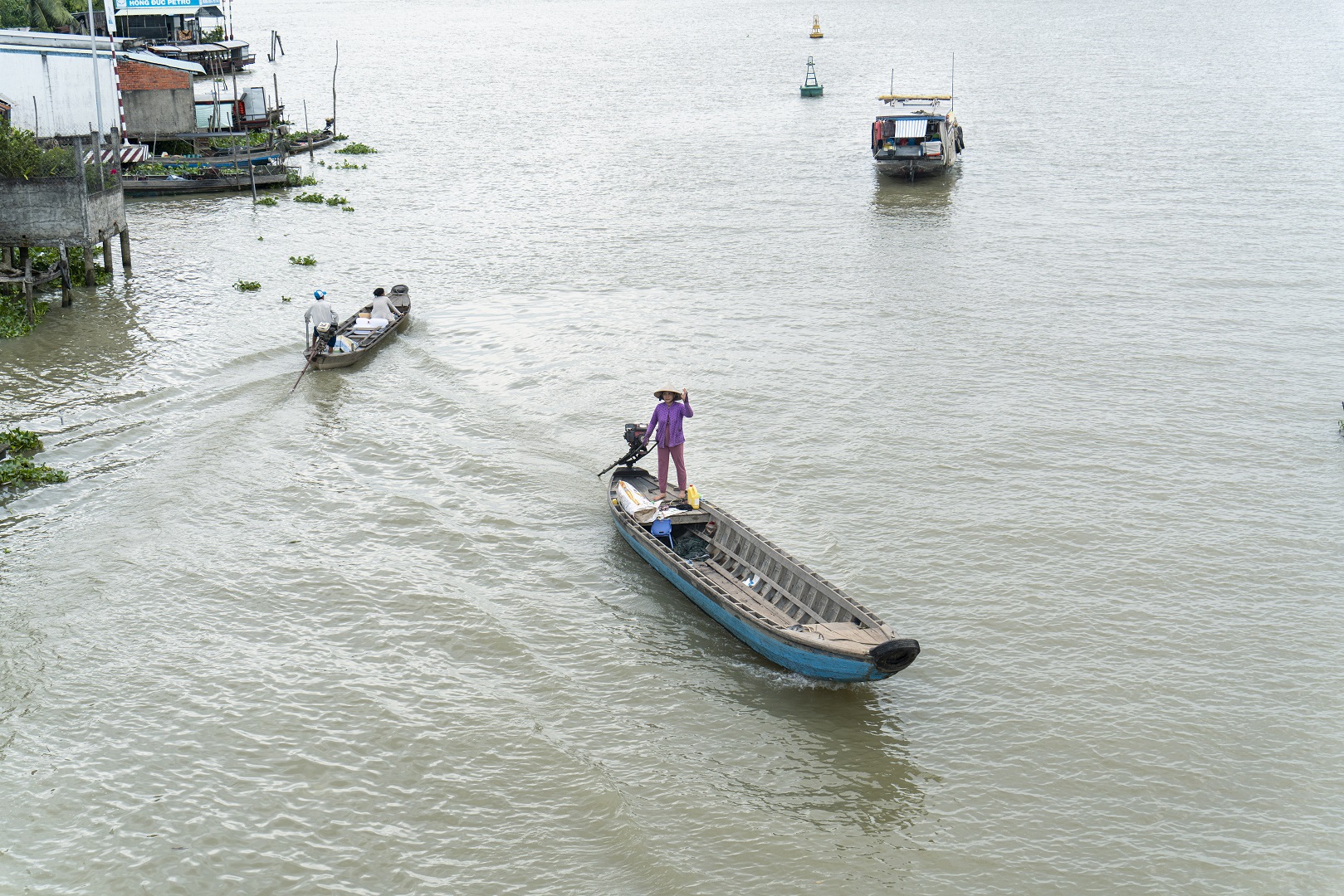 Boats with different sizes and shapes travel on the Tien River in Tien Giang province, Vietnam. Photo: Nguyen Trung Au / Tuoi Tre News