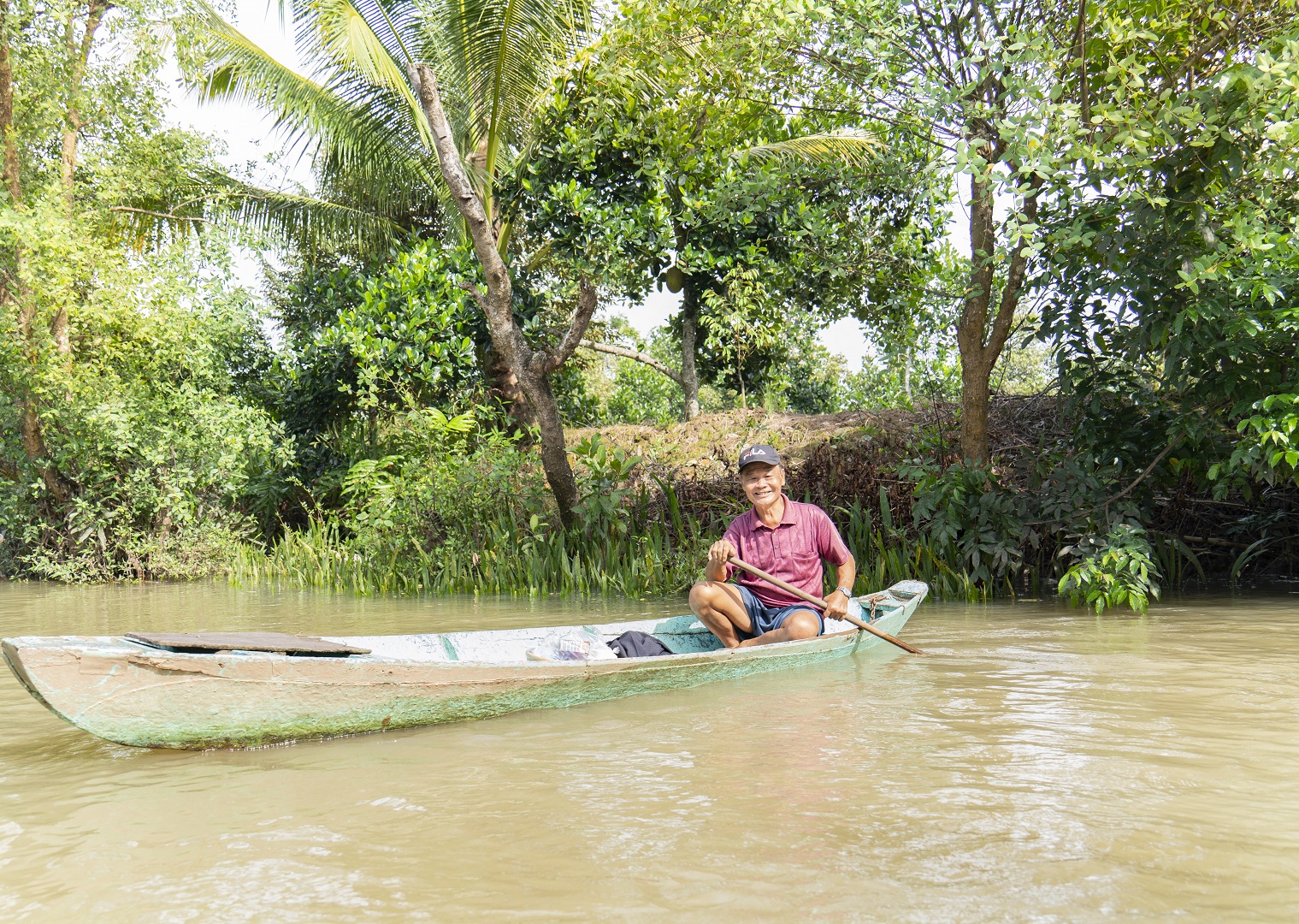 A local man sails a dinghy. Dinghies can be made of wood or composite. Photo: Nguyen Trung Au / Tuoi Tre News