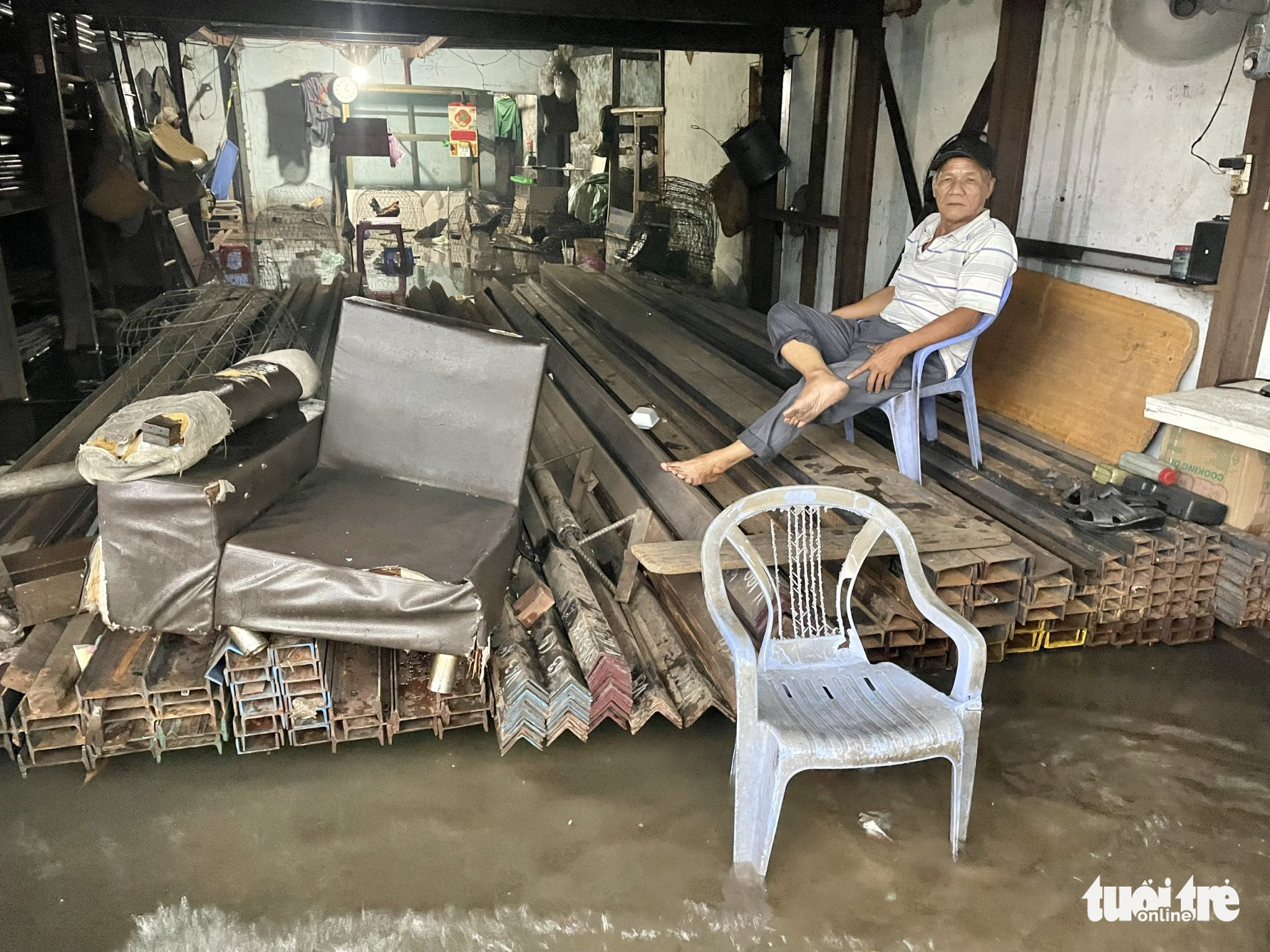 A house is flooded in Ho Chi Minh City, August 15, 2022. Photo: Chau Tuan / Tuoi Tre