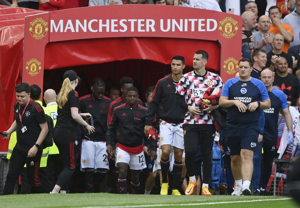 Soccer Football - Premier League - Manchester United v Brighton & Hove Albion - Old Trafford, Manchester, Britain - August 7, 2022 Manchester United's Cristiano Ronaldo, Tom Heaton and teammates walk to the substitute bench before the match. Photo: Reuters