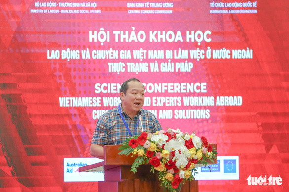 Le Dinh Tung, deputy director of the Thanh Hoa Province Department of Labor, Invalids and Social Affairs, speaks at a conference on Vietnamese guest workers in Hanoi on August 16, 2022. Photo: Ha Quan / Tuoi Tre
