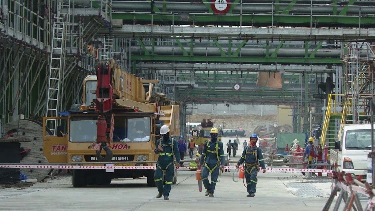 Workers walk inside  Long Son Petrochemicals (LSP) Complex in  Ba Ria-Vung Tau Province, Vietnam. Photo: Dinh Thin / Tuoi Tre