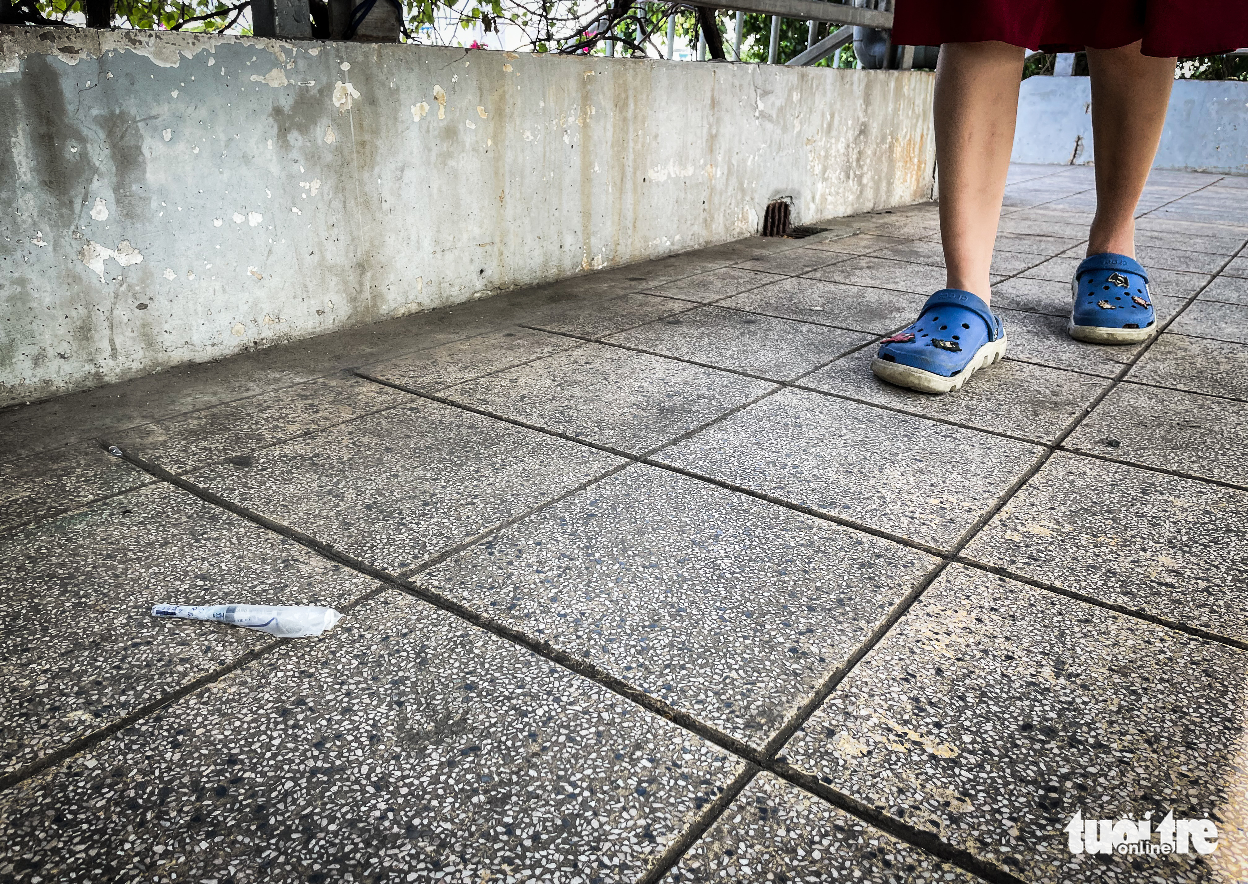 A used syringes is pictured on a footbridge in Ho Chi Minh City, August 19, 2022. Photo: Chau Tuan / Tuoi Tre