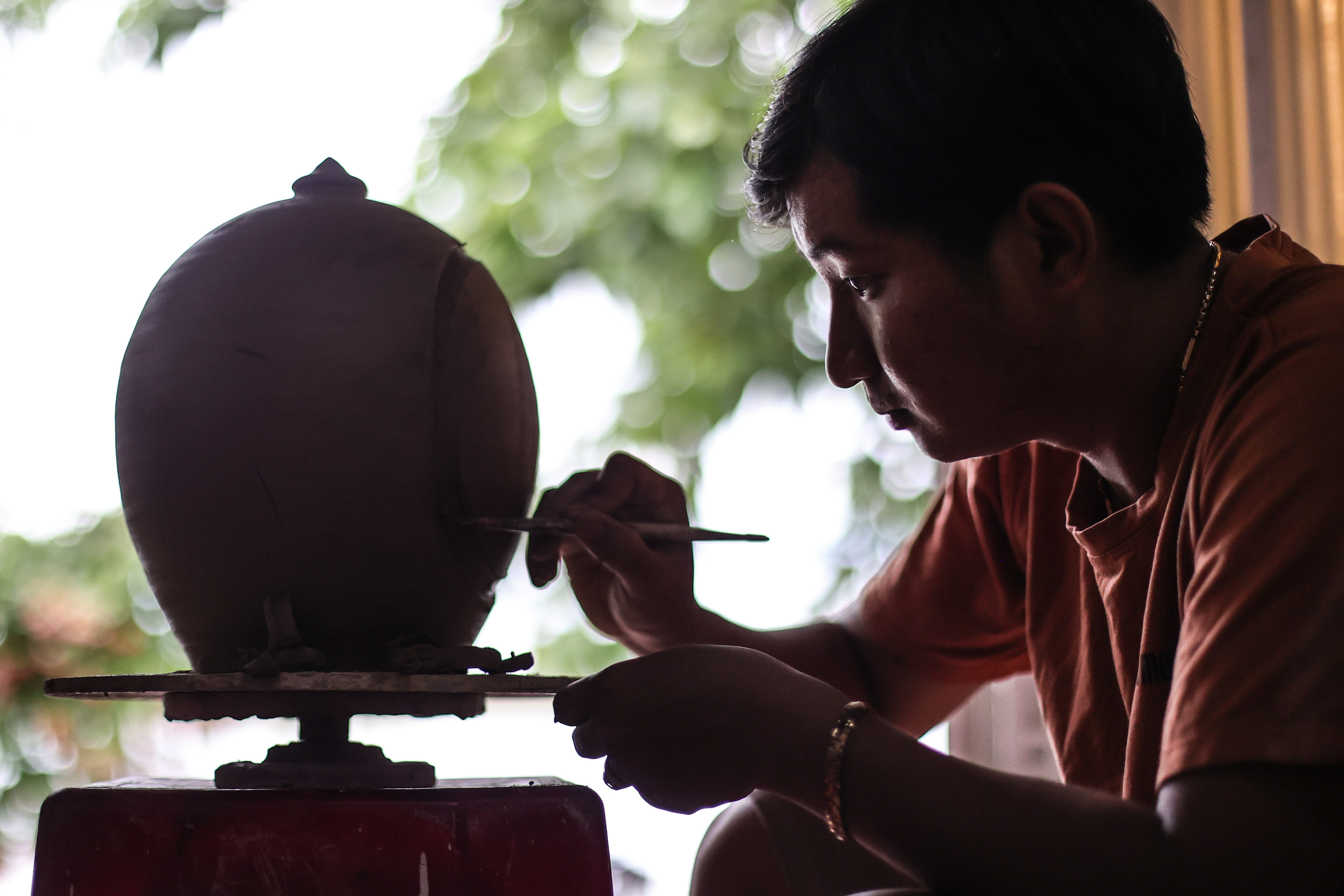 Nguyen Viet Lam, 24, followed in his family’s footsteps to become a pottery maker. Photo: Nguyen Khanh