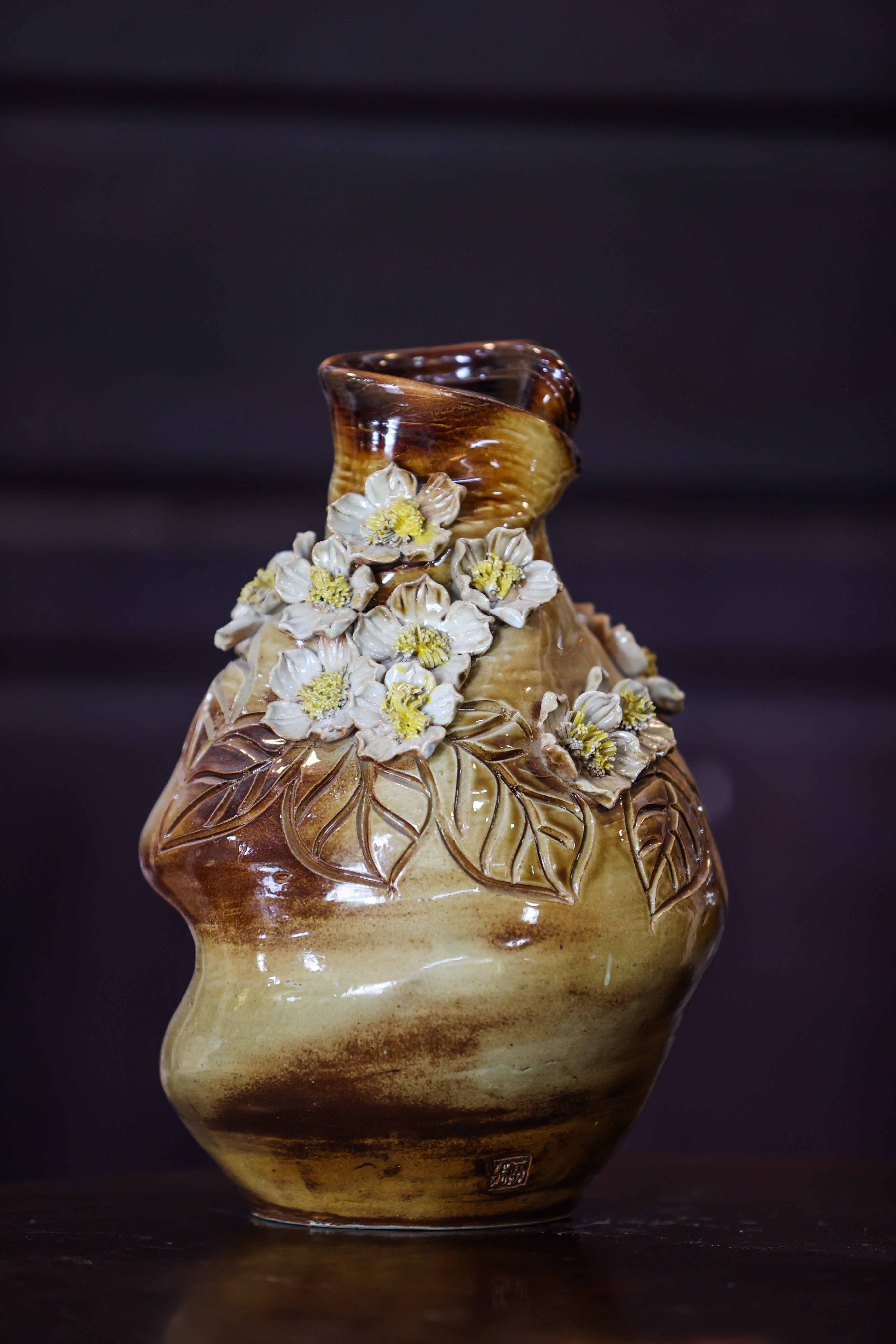 A floral pottery vase made at the Son Thuy pottery-making facility. Photo: Nguyen Khanh / Tuoi Tre