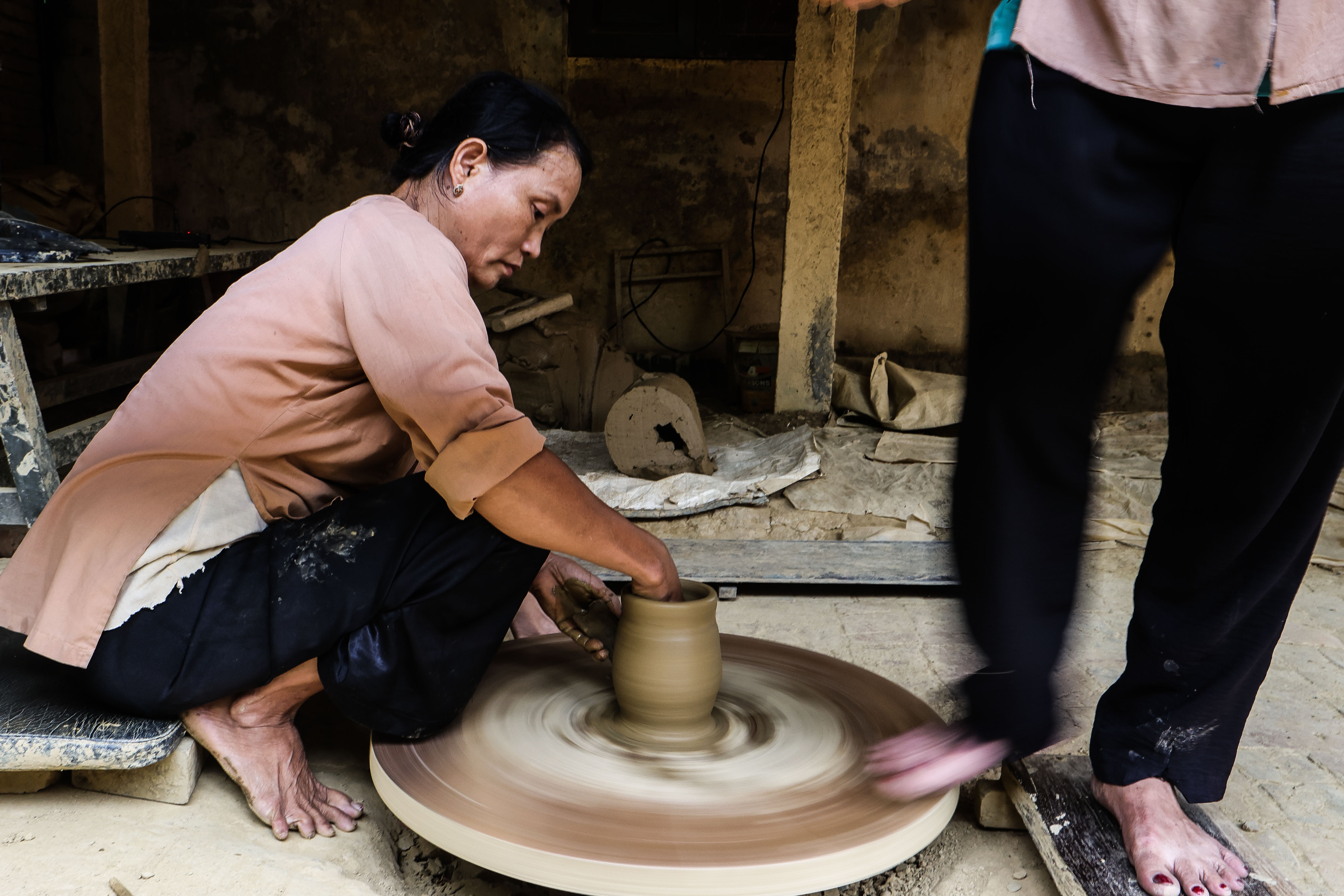 An artisan is working on a pottery product in Thanh Ha Pottery Village, Quang Nam Province. Photo: Nguyen Khanh / Tuoi Tre