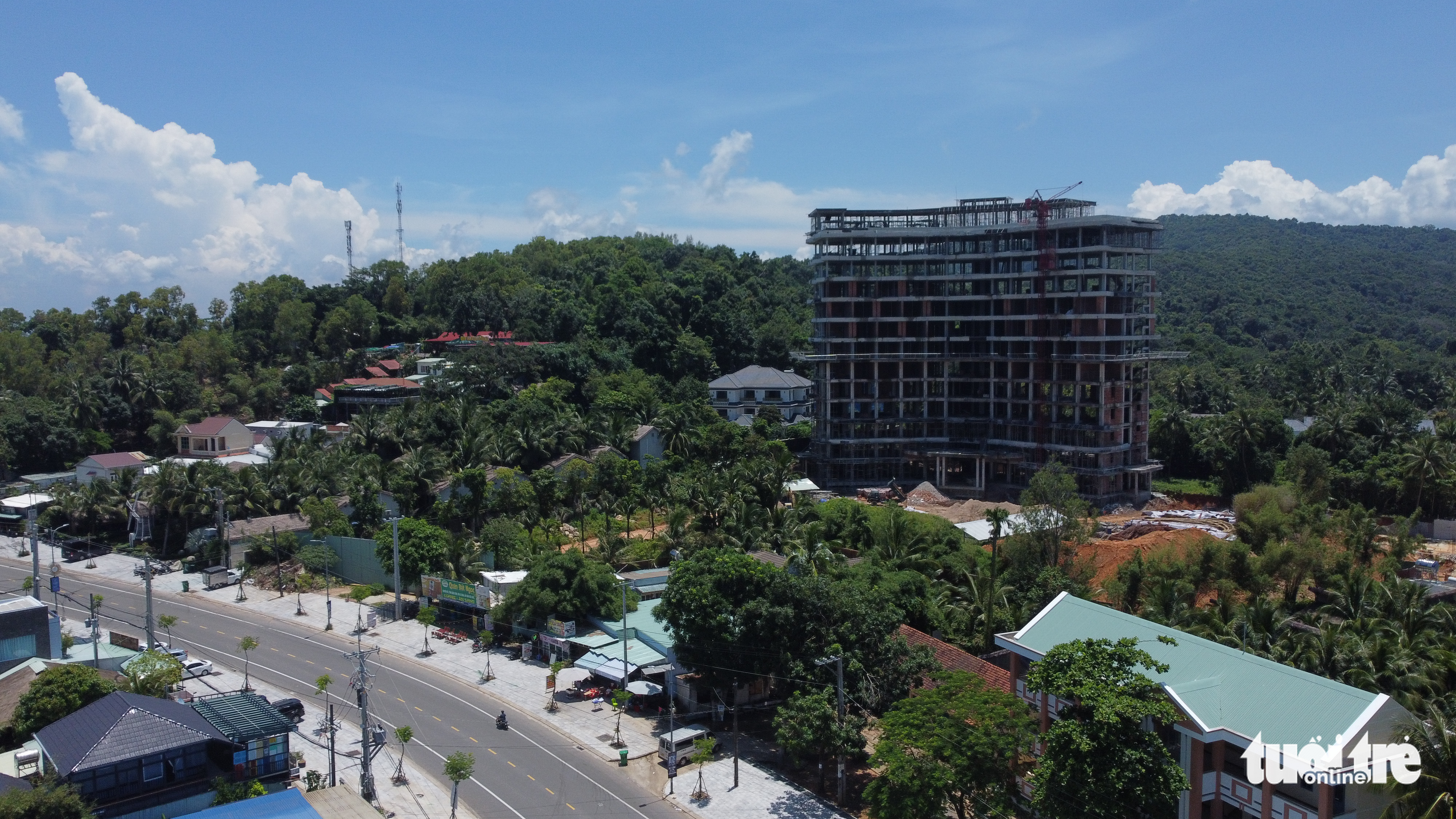 Phu Quoc authorities order demolition of illegal 12-story hotel