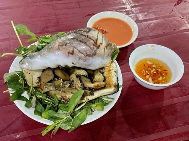 A dish of grilled snail with pepper is served at Oc Loan in District 3, Ho Chi Minh City. Photo: Jordy Comes Alive