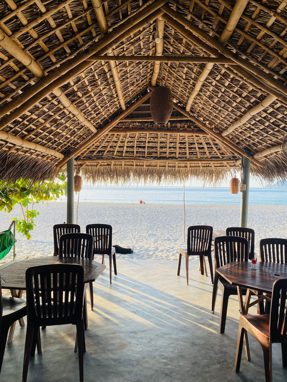 A restaurant near Vinh Hoa beach, Xuan Thinh Ward, Song Cau Town, Phu Yen Province. Photo courtesy of Pham Quang Tuan