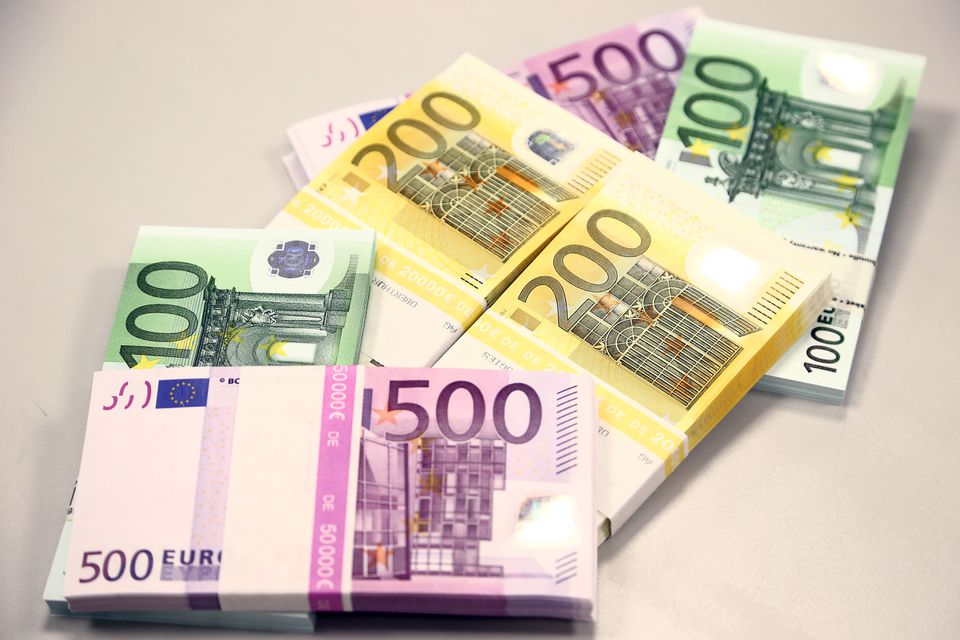 Euro bounces back above parity as investor sentiment improves